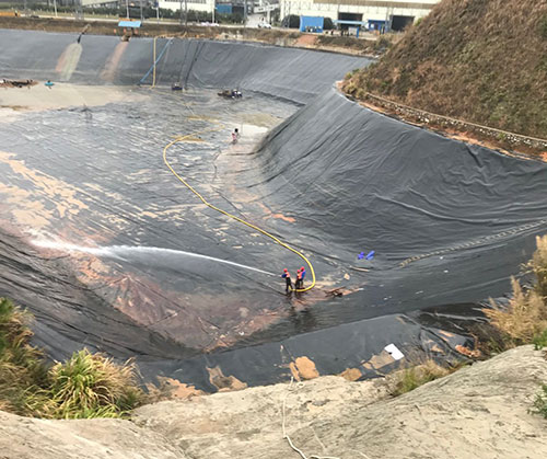 鞍山废水池清理